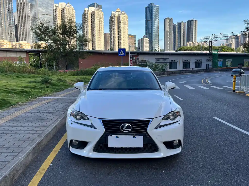 Lexus IS 2013