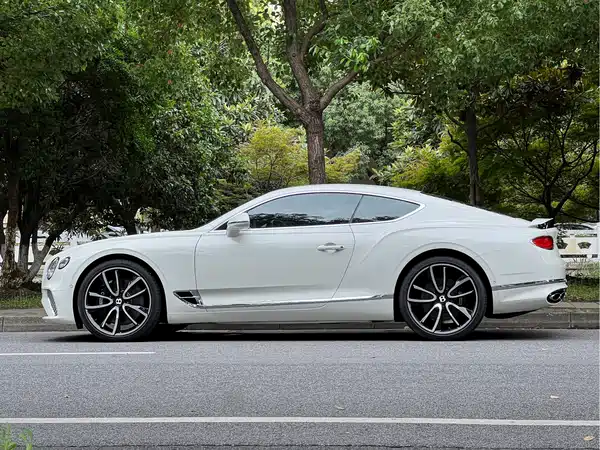 Bentley Continental 2021