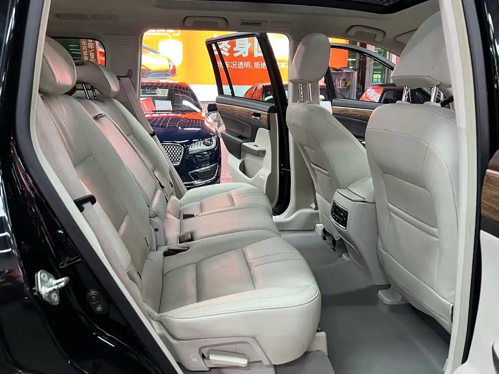 GAC Trumpchi GS8 2018 — фото 11
