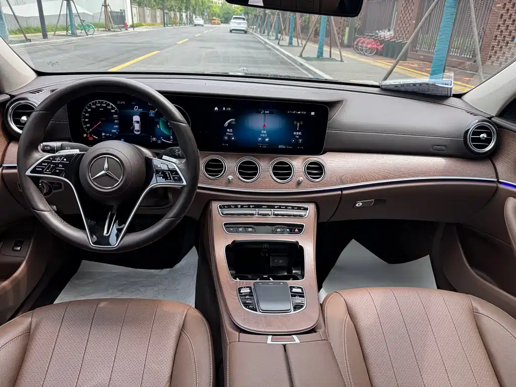 Mercedes-Benz E-Class 2023 — фото 6