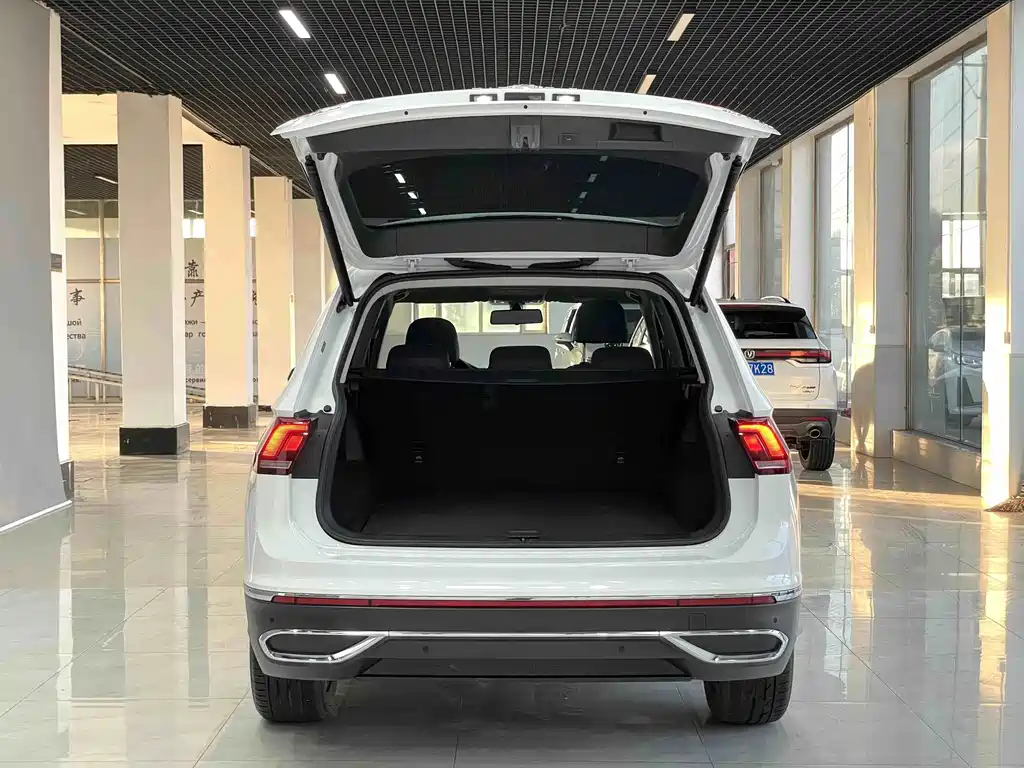 Volkswagen Tiguan L 2022 — фото 18