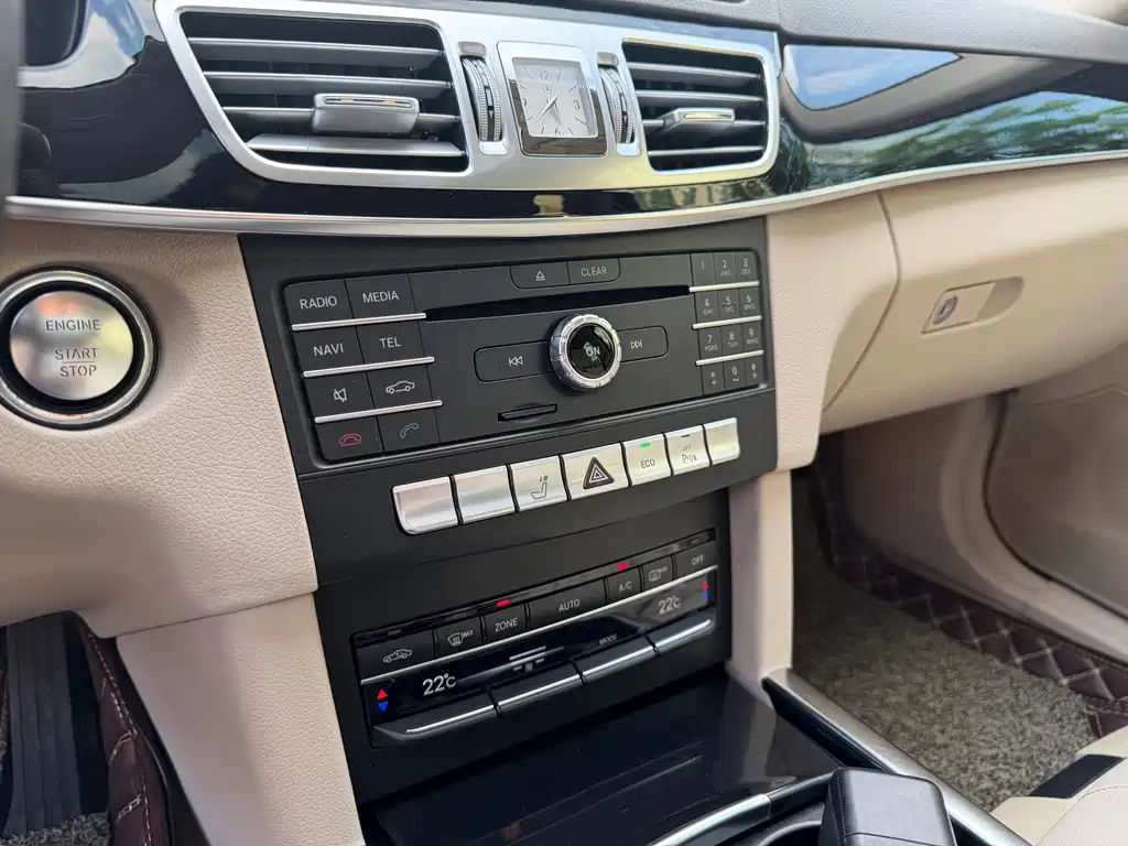 Mercedes-Benz E-Class 2015 — фото 15