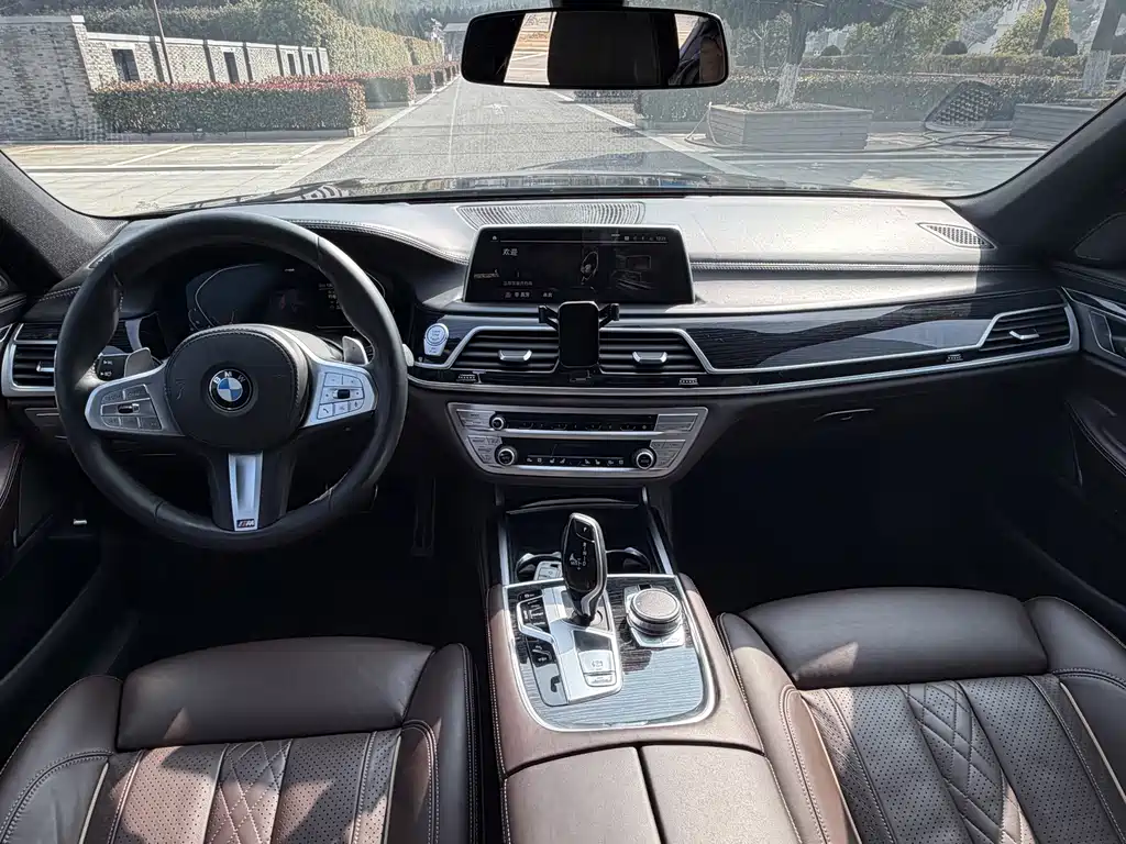 BMW 7 Series 2021 — фото 10