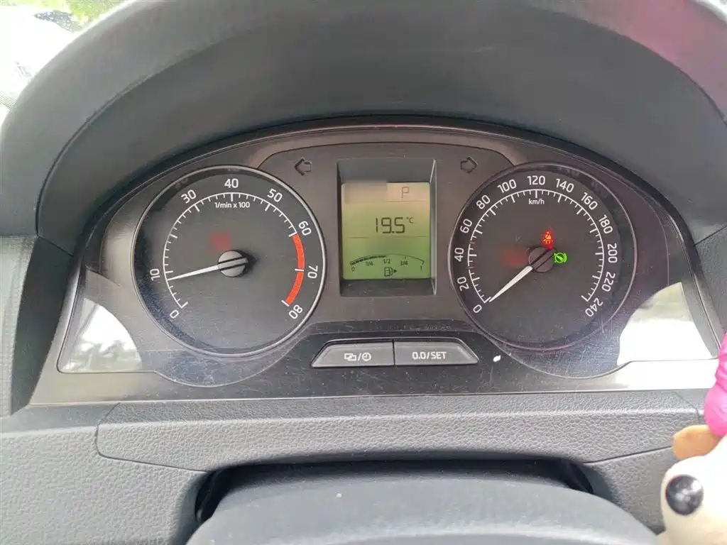 Skoda Rapid Spaceback 2015 — фото 4