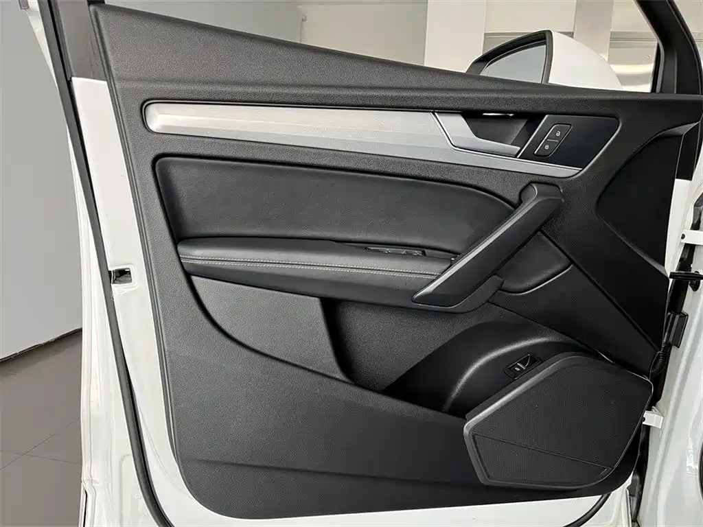 Audi Q5L 2020 — фото 13