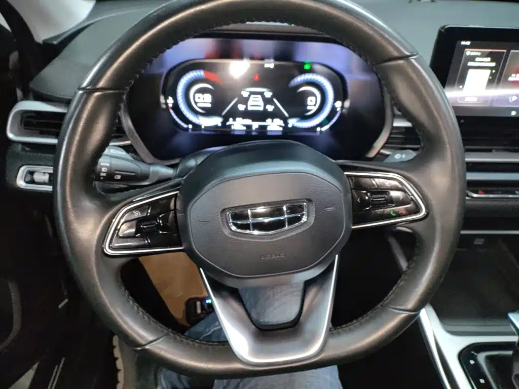 Geely Emgrand 2022