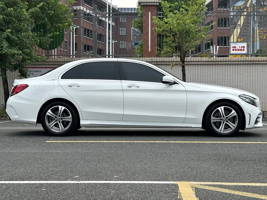 Mercedes-Benz C-Class 2019 — фото 17