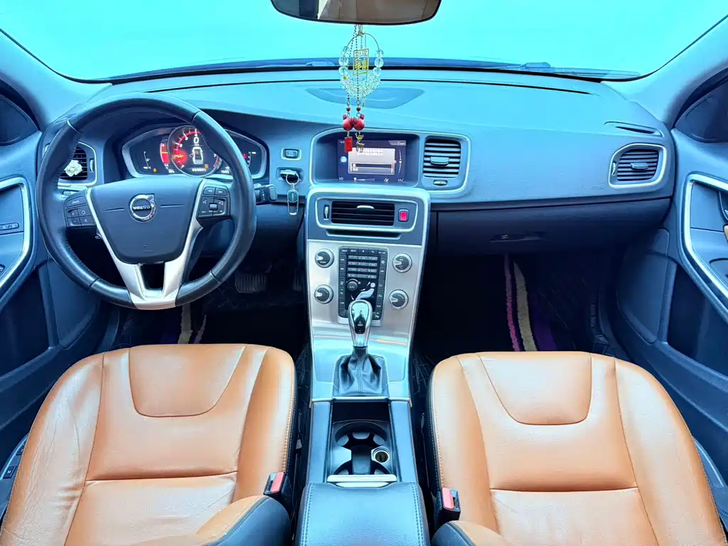 Volvo S60 2018 — фото 14