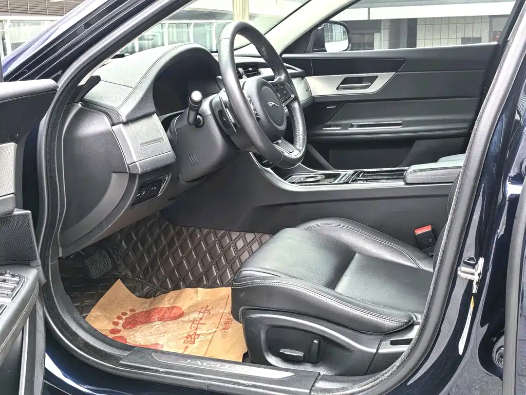 Jaguar XFL 2020