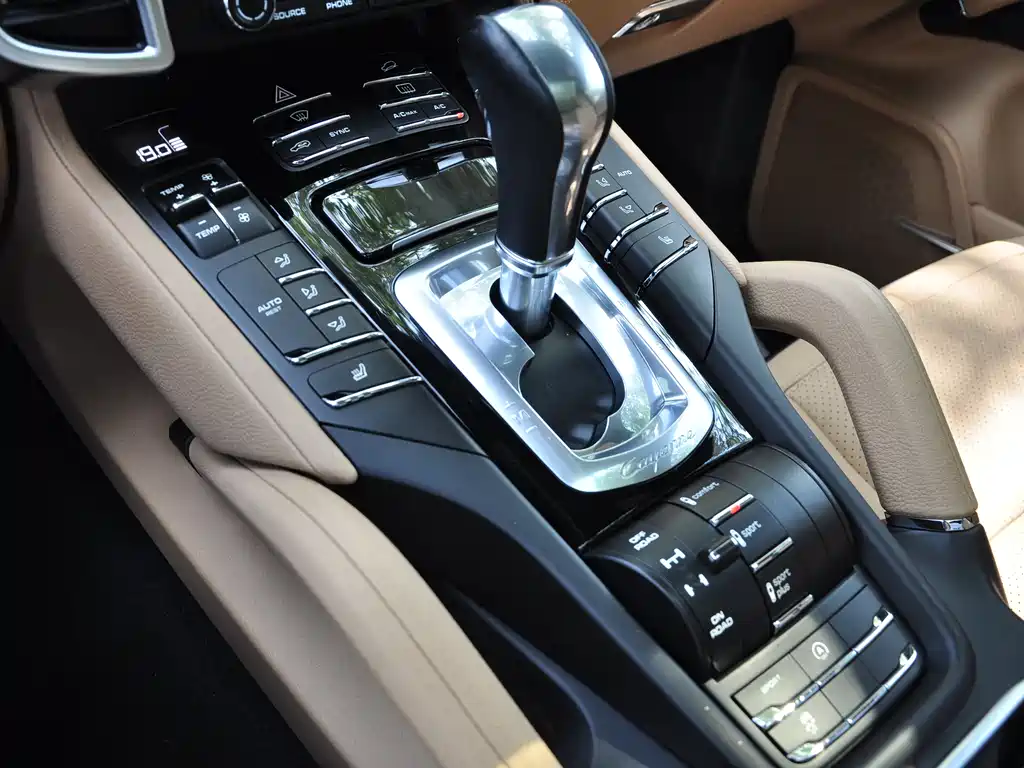Porsche Cayenne 2017 — фото 12