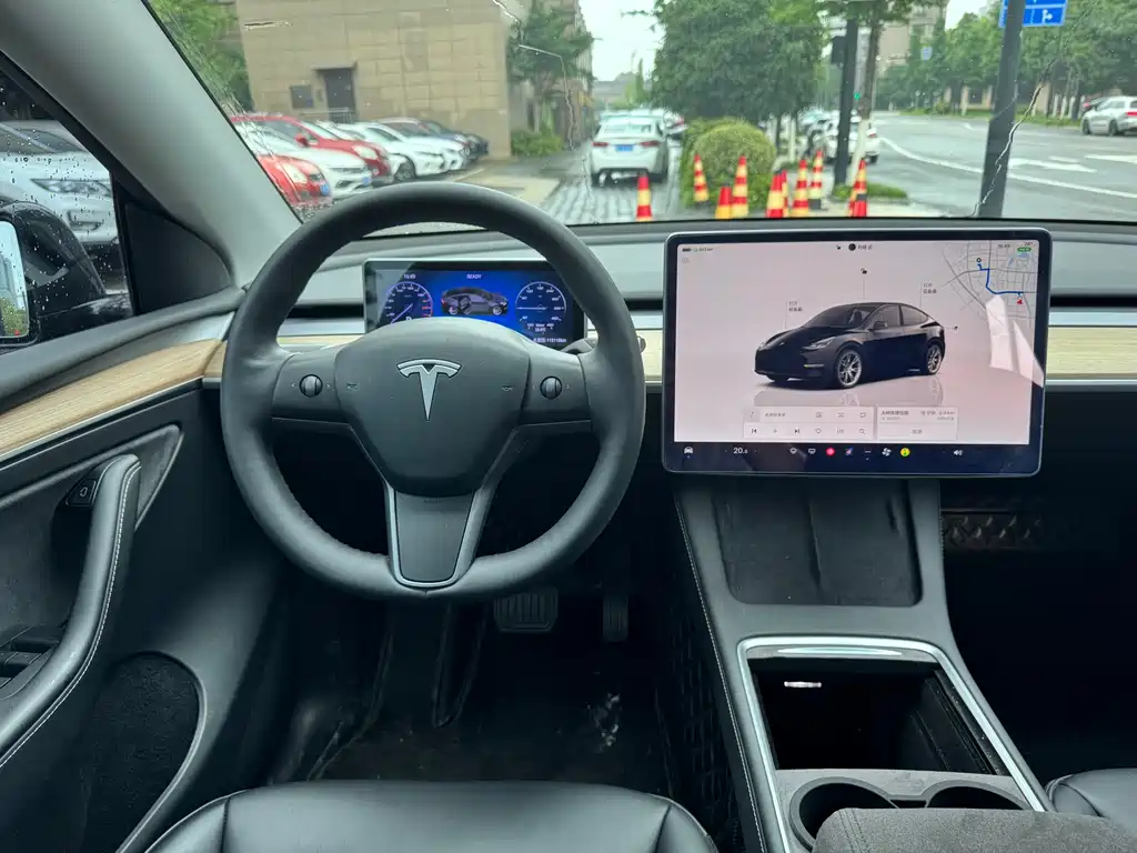 Tesla Model Y 2023 — фото 12