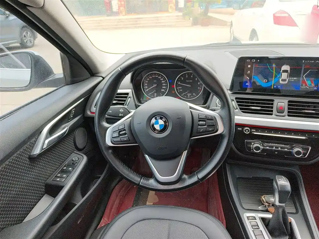 BMW 1 Series 2018 — фото 11