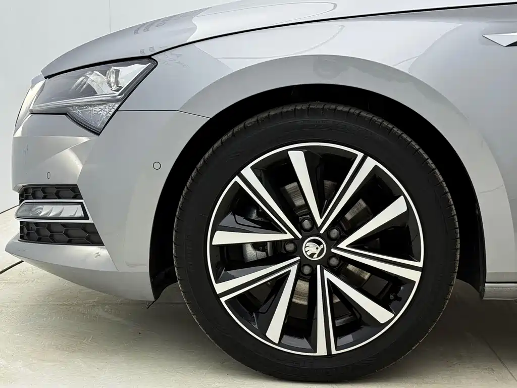 Skoda Superb 2023 — фото 16