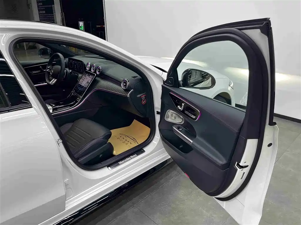 Mercedes-Benz C-Class 2024 — фото 18