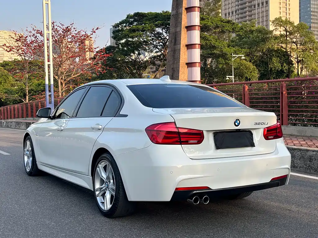 BMW 3 Series 2017 — фото 12