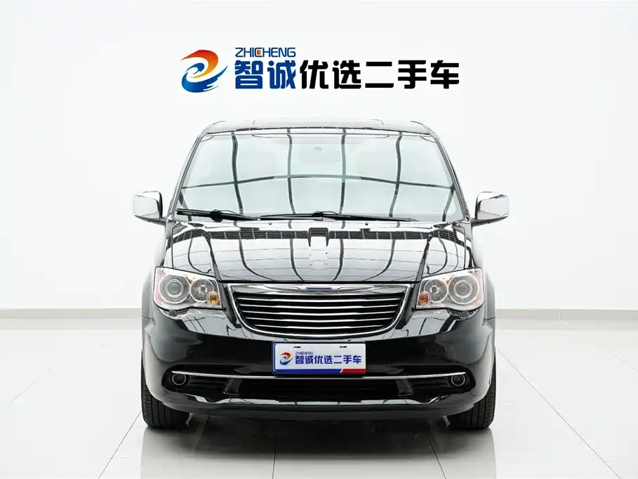 Chrysler Grand Voyager 2017 — фото 2