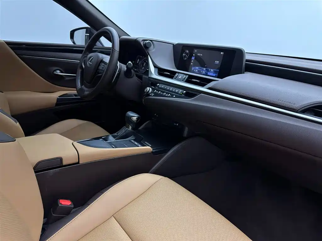 Lexus ES 2021 — фото 17