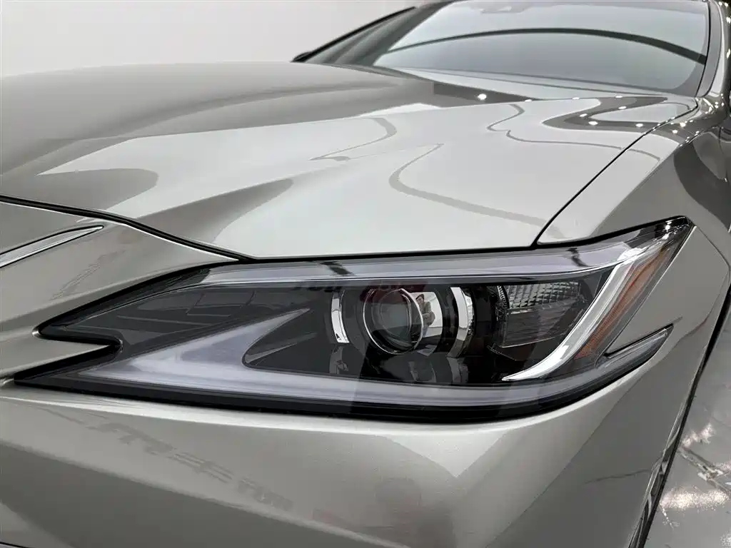 Lexus ES 2021 — фото 27