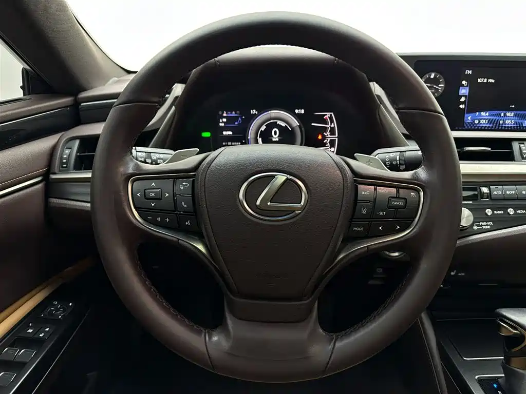 Lexus ES 2021 — фото 9