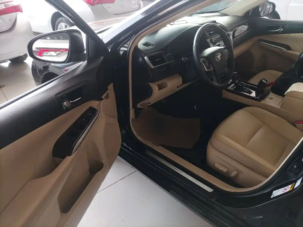 Toyota Camry 2017 — фото 12