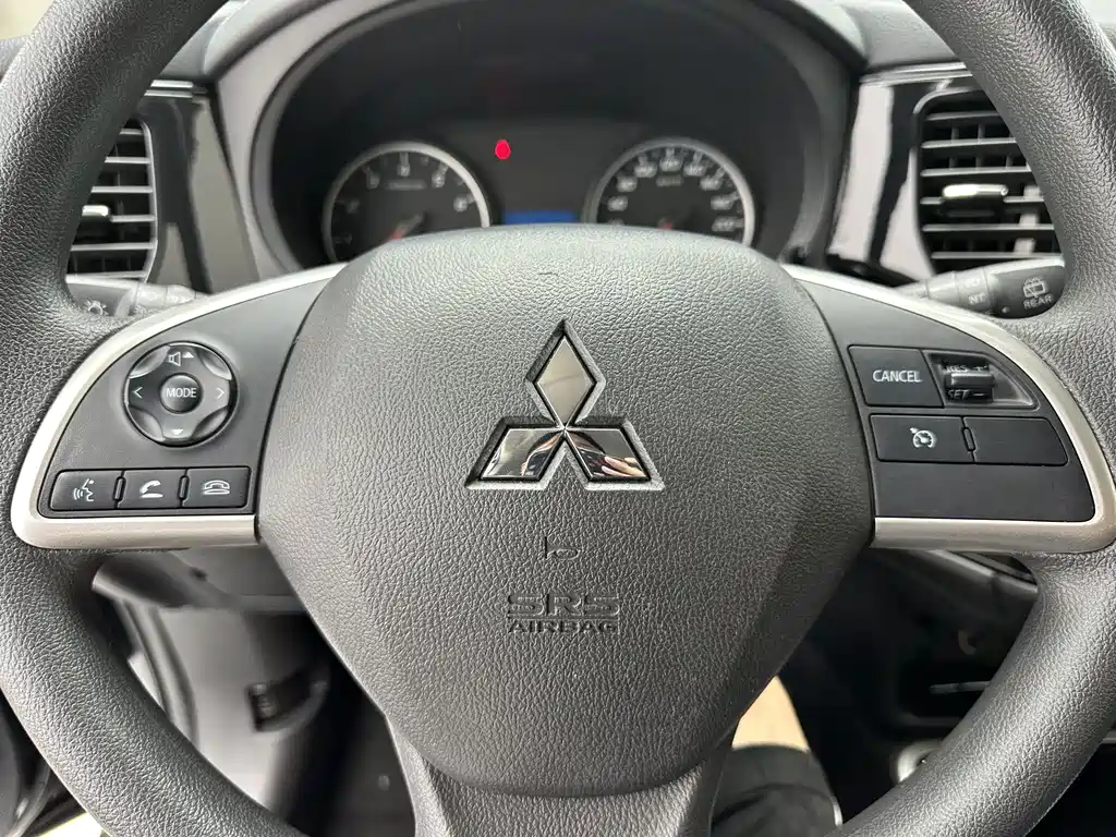 Mitsubishi Outlander 2022 — фото 14