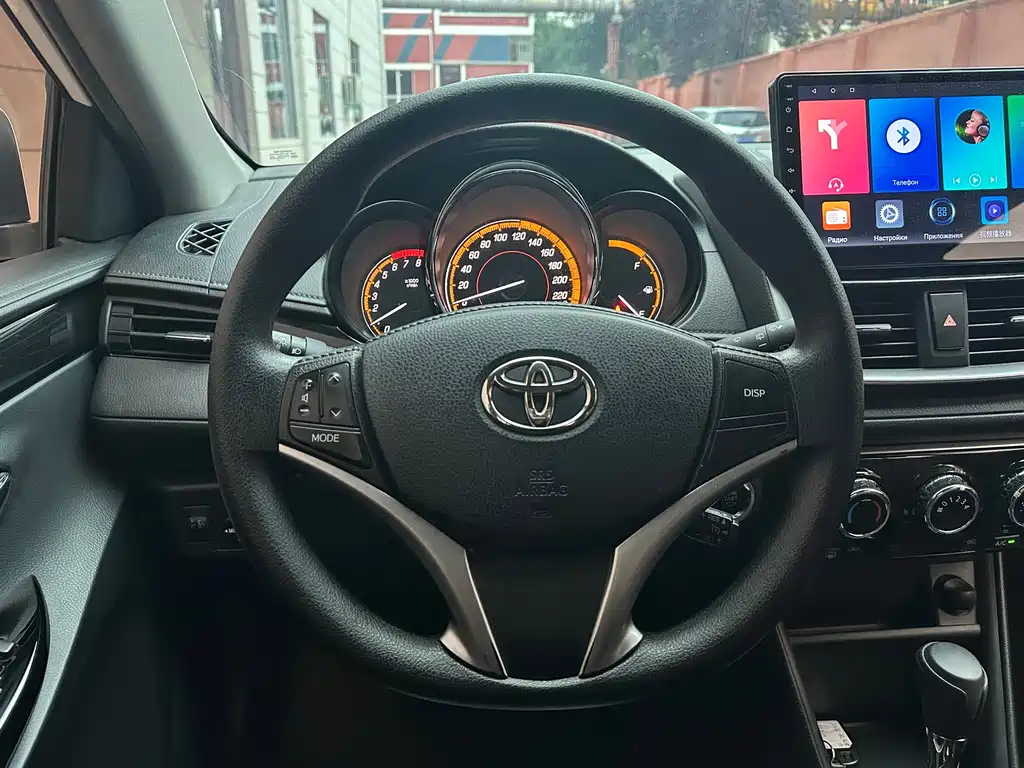 Toyota Yaris L 2022 — фото 8