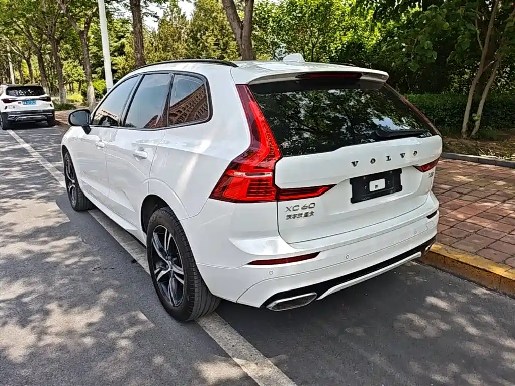 Volvo XC60 2021 — фото 5