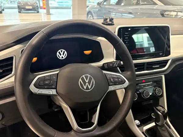 Volkswagen T-Roc 2024