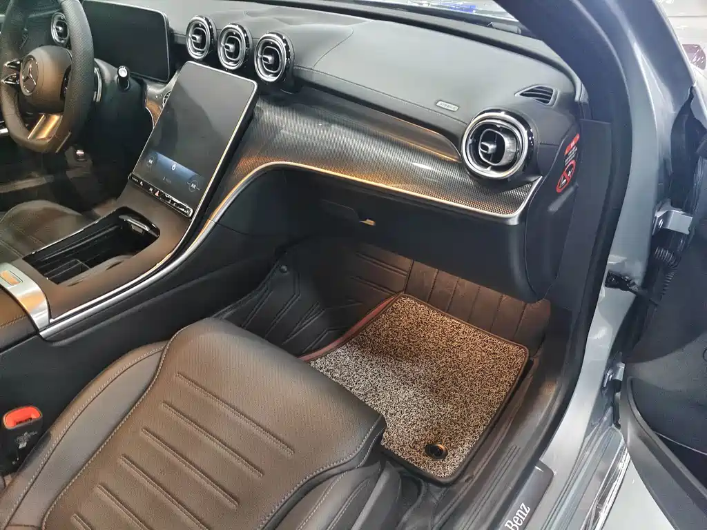 Mercedes-Benz C-Class 2025 — фото 17