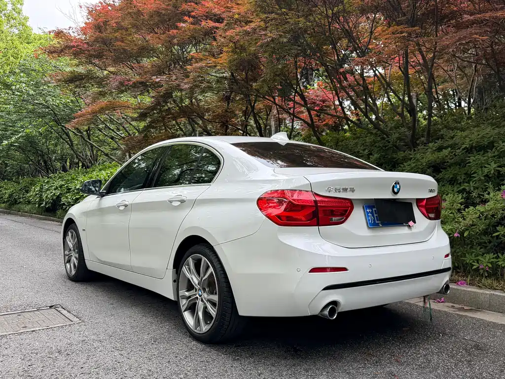 BMW 1 Series 2017 — фото 11