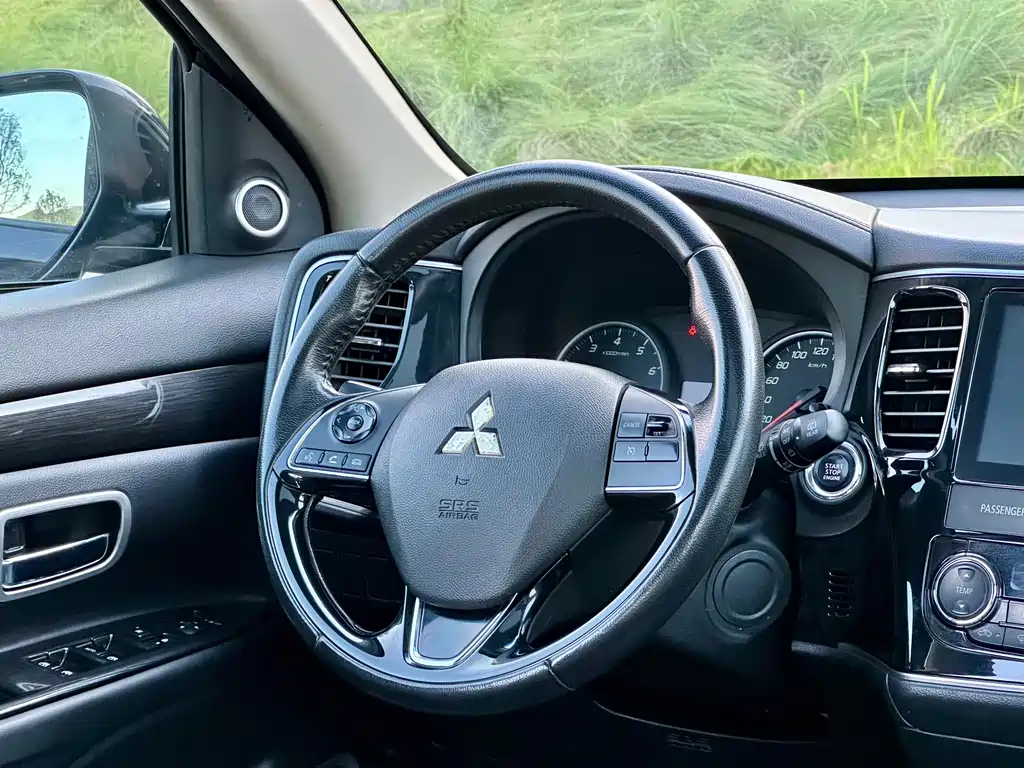 Mitsubishi Outlander 2018 — фото 31