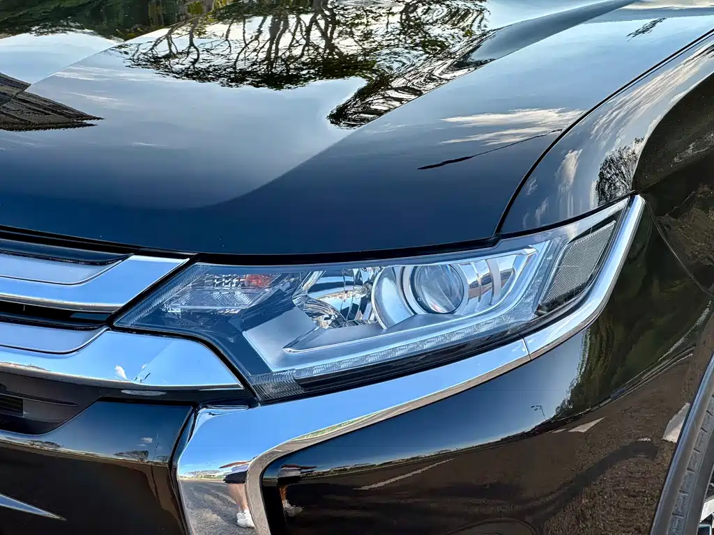 Mitsubishi Outlander 2018 — фото 8