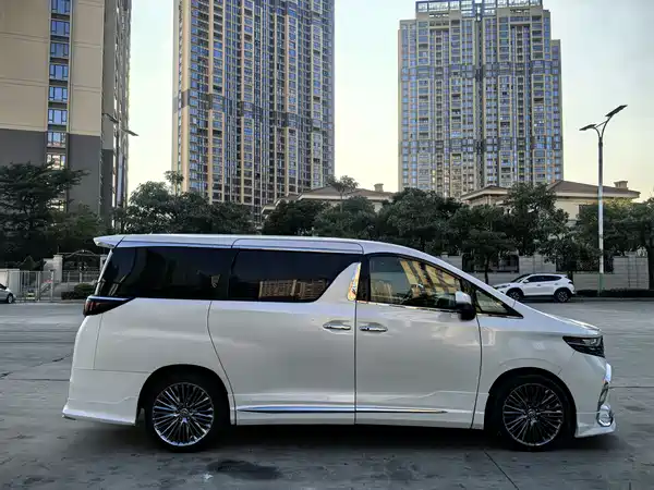 Toyota Alphard 2013