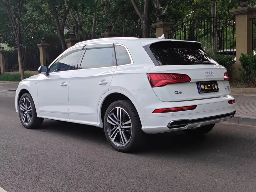 Audi Q5L 2020 — фото 24