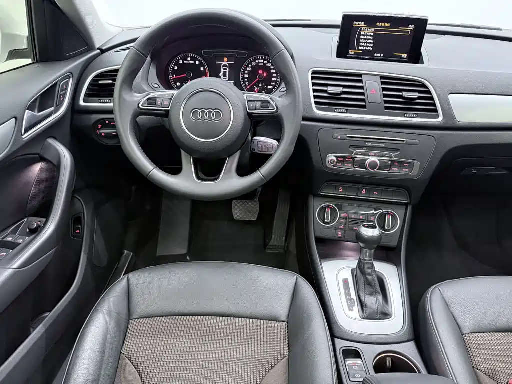 Audi Q3 2018 — фото 13