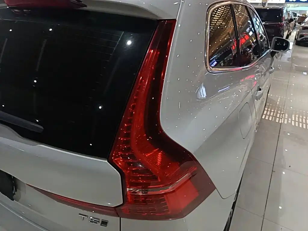 Volvo XC60 2020 — фото 8