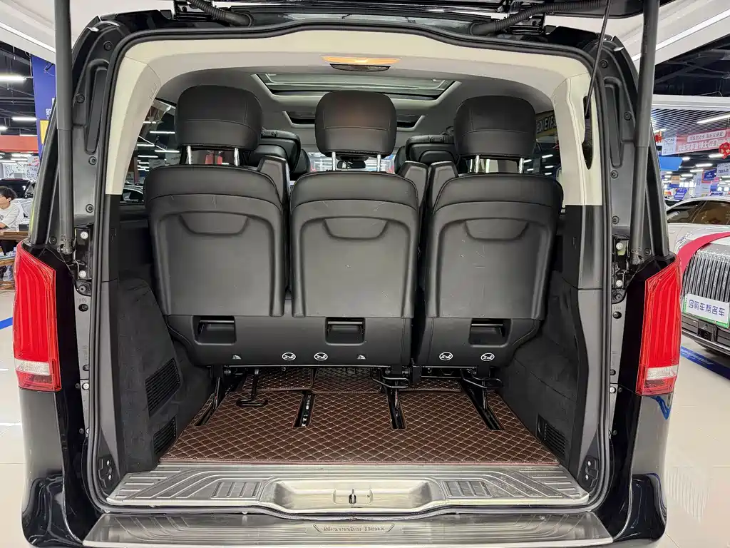 Mercedes-Benz V-Class 2020 — фото 15