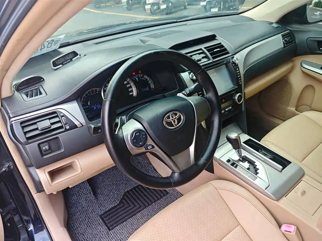 Toyota Camry 2012 — фото 8