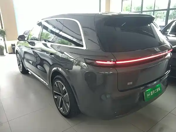 Li Auto L8 2025