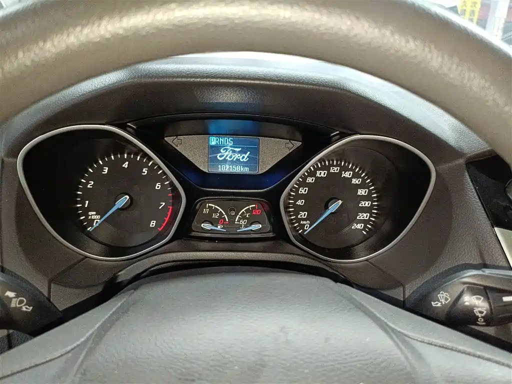 Ford Focus 2015 — фото 12