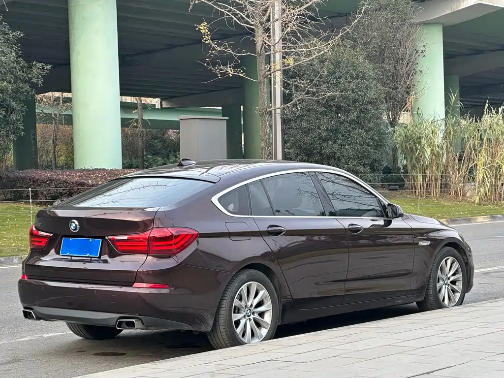 BMW 5 Series GT 2017 — фото 11