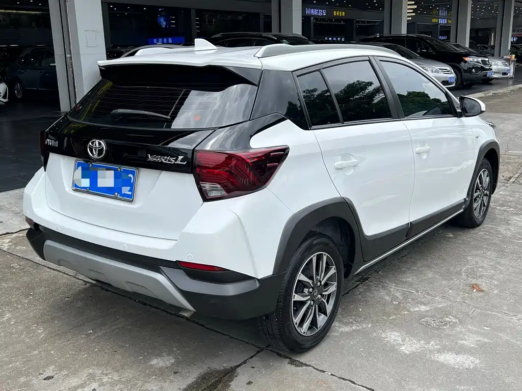 Toyota Yaris L 2023 — фото 9