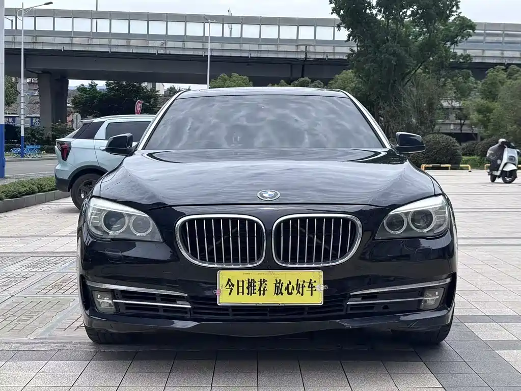 BMW 7 Series 2011 — фото 2