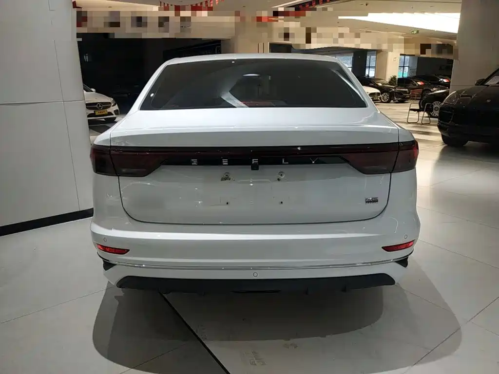 Geely Emgrand 2023