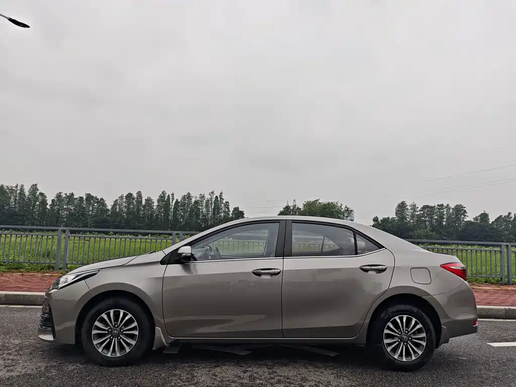 Toyota Corolla 2018 — фото 5
