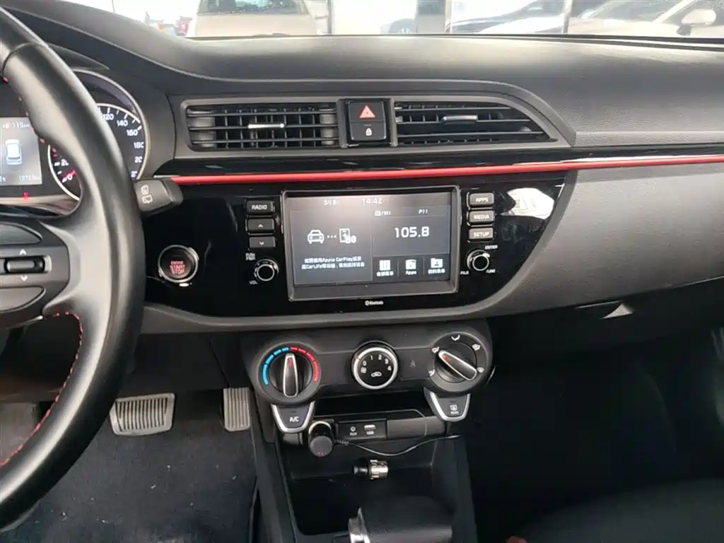 Kia KX Cross 2019 — фото 13
