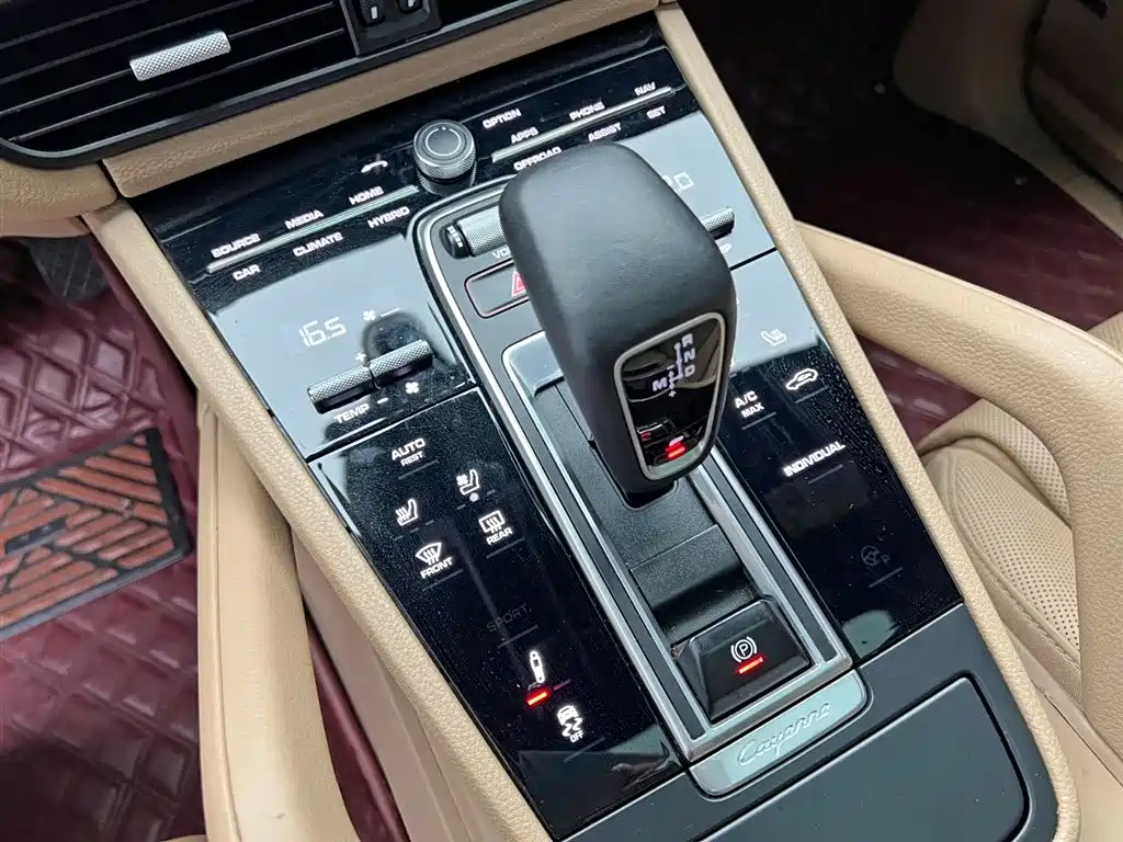 Porsche Cayenne Hybrid 2019 — фото 19