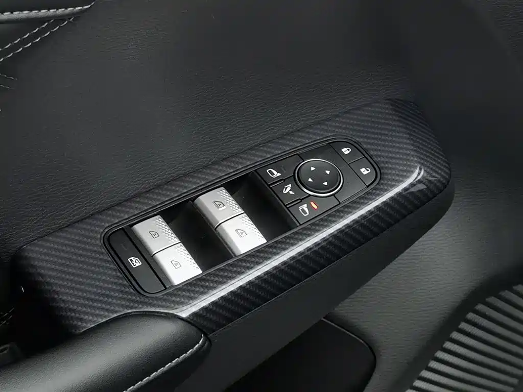 Mitsubishi Outlander 2023 — фото 9