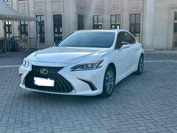 Lexus ES 2023