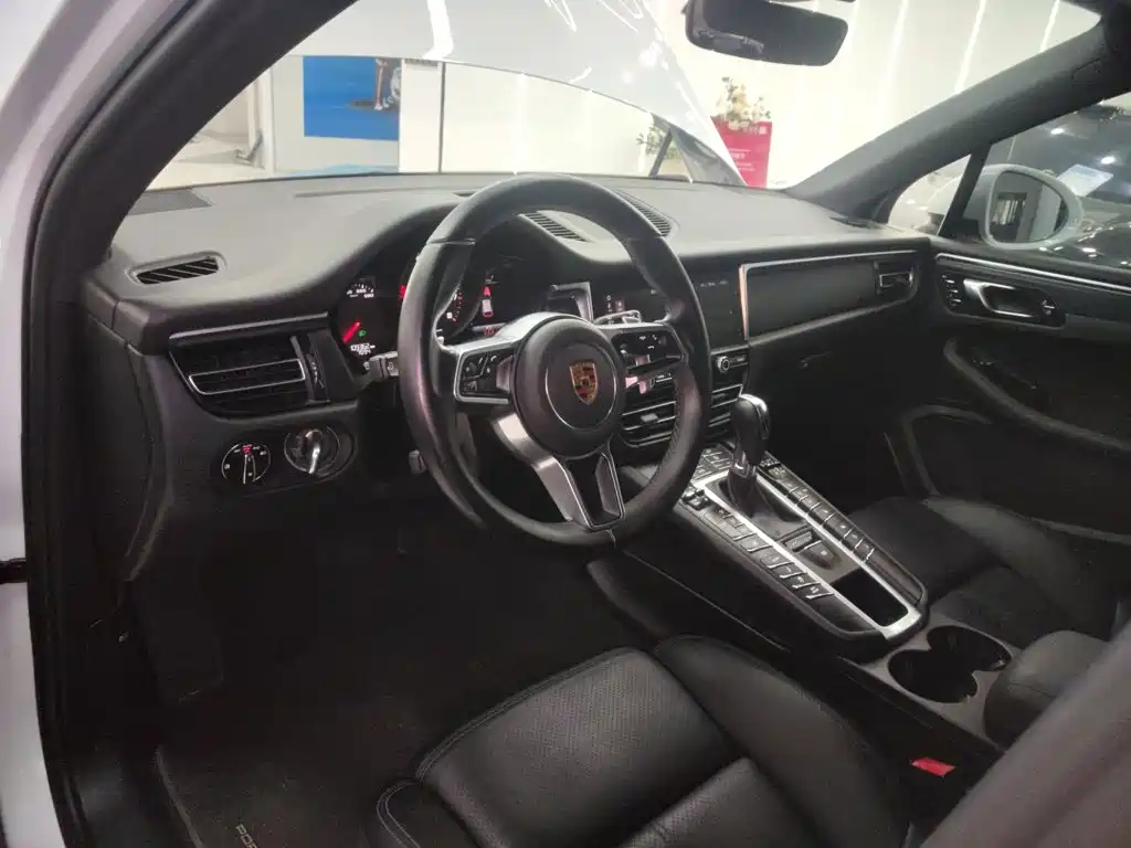 Porsche Macan 2021